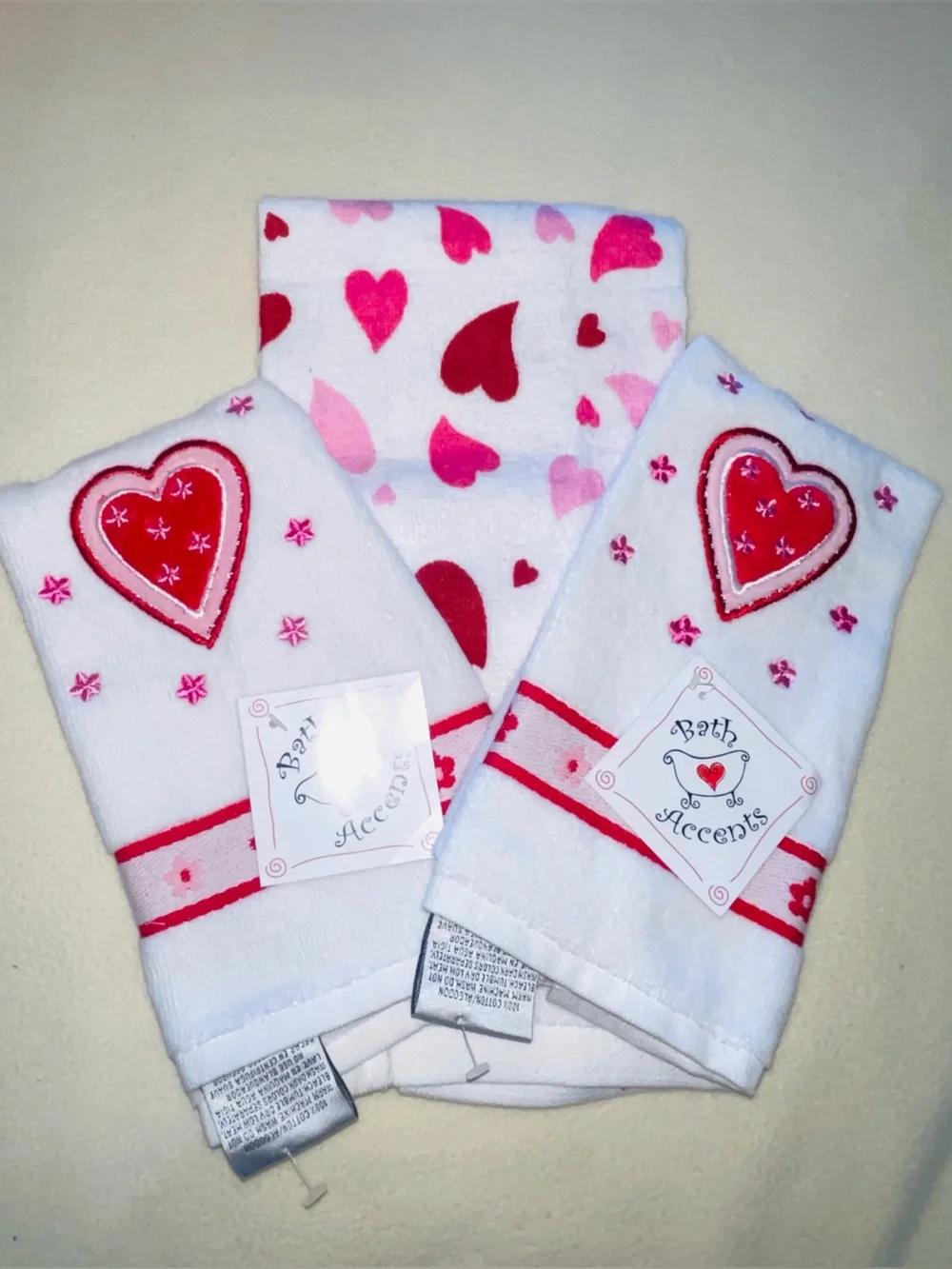 NWT 1 Valentines Hearts White Pink Hand Towels Bath 2 Washcloths Makeup Shower